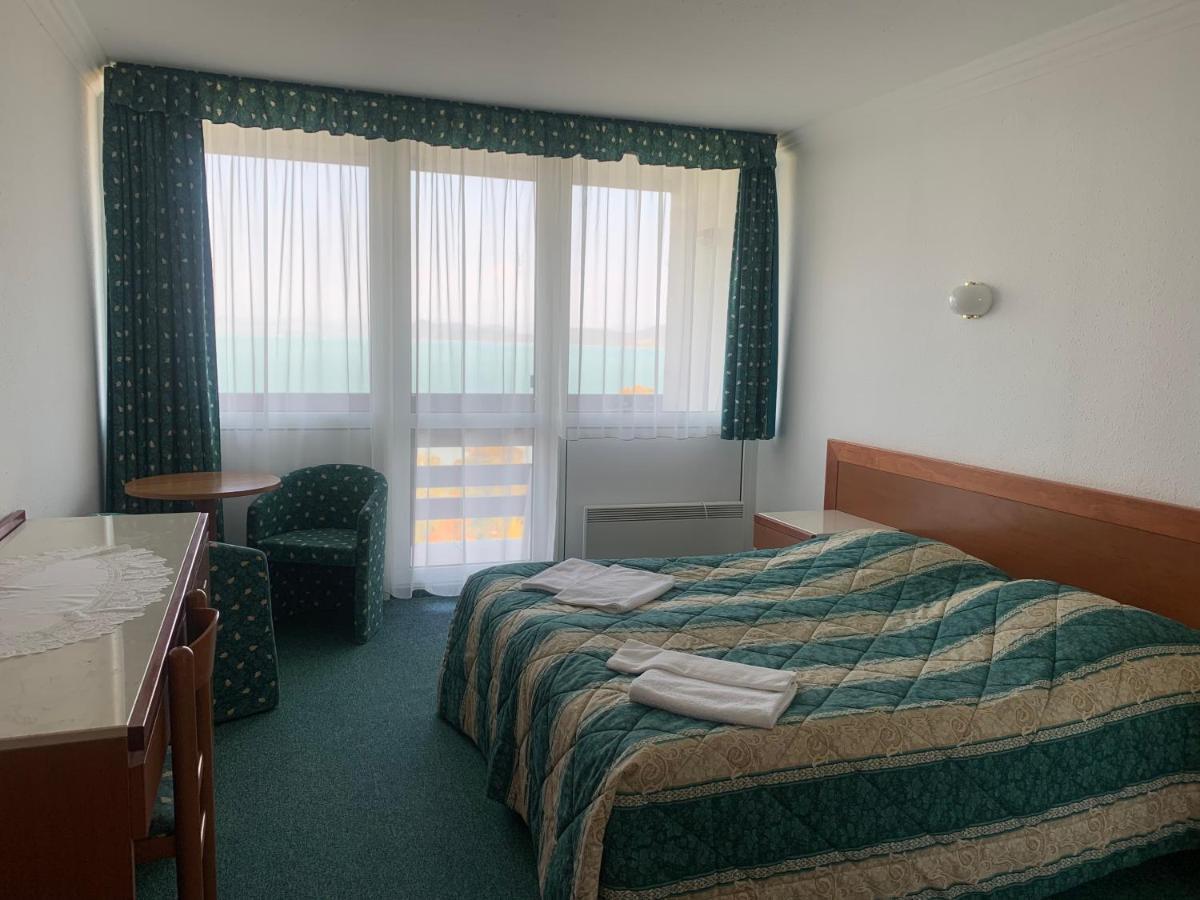 Riviera Park Hotel Balatonföldvár Buitenkant foto