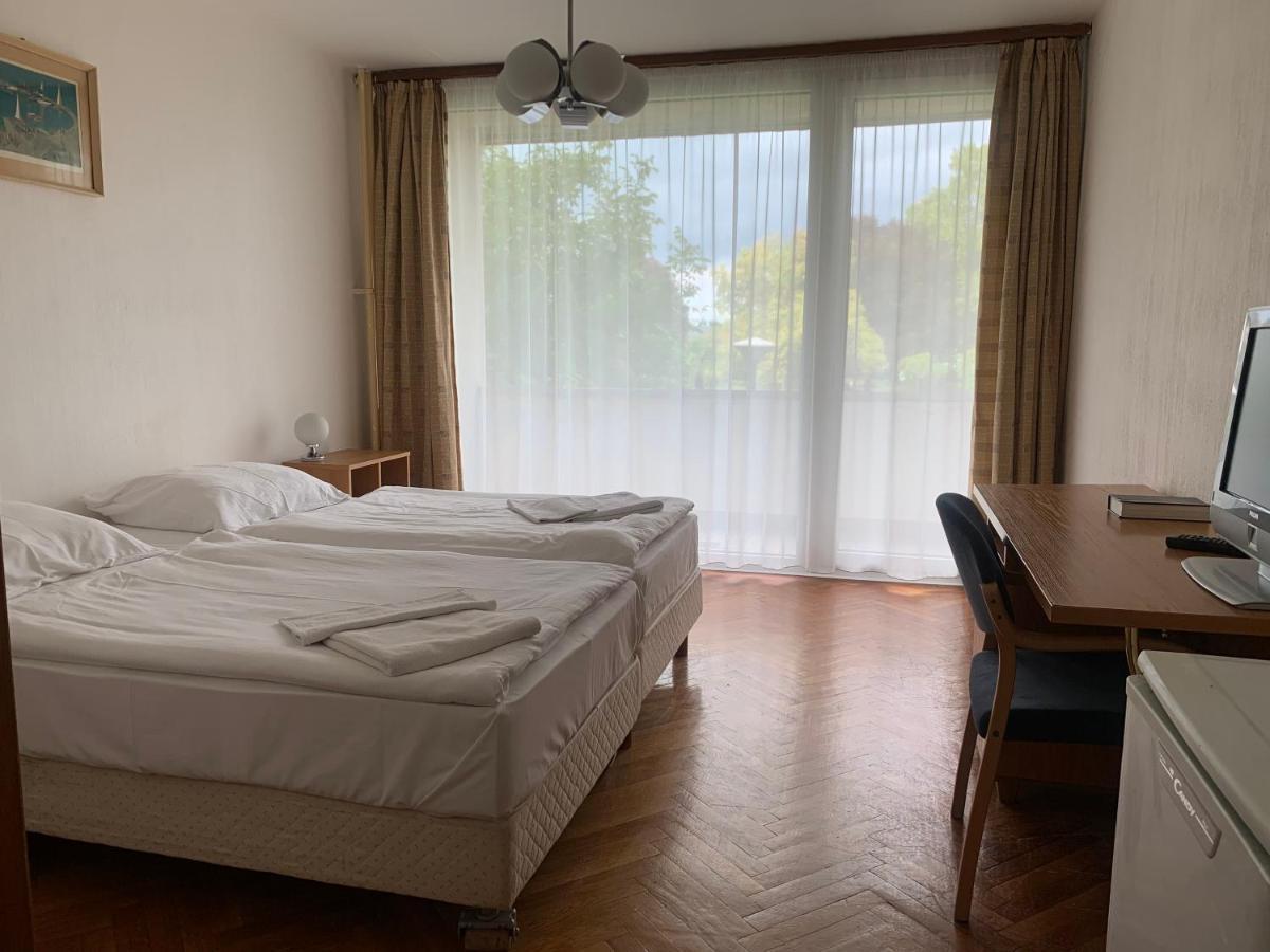 Riviera Park Hotel Balatonföldvár Buitenkant foto